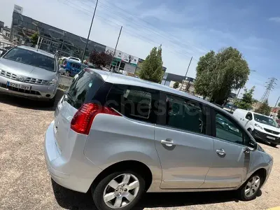 Usado Peugeot 5008 110 CV (80 kW) 2009 Gris / plata Monovolumen