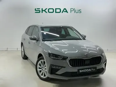Usado Skoda Scala Selection 115 CV (84 kW) 2025 Gris Utilitario