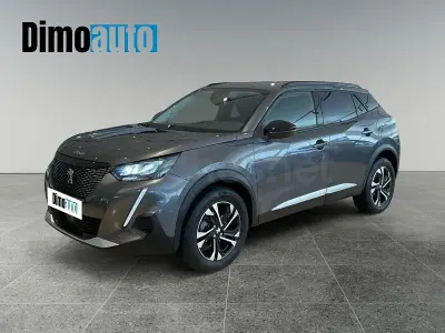 Usado Peugeot 2008 Allure 110 CV (80 kW) 2022 Gris / plata SUV
