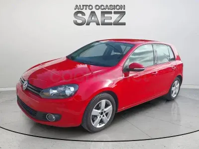 Usado VW Golf VII 105 CV (77 kW) 2012 Rojo Berlina