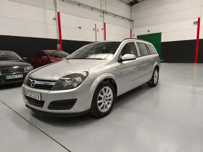 Begagnad Opel Astra Enjoy 100 HK (73 kW) 2006 Grå Kombi