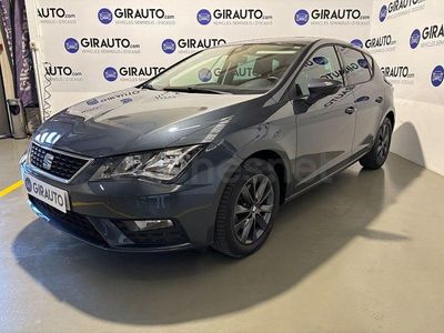 Usado Seat Leon Style 130 CV (95 kW) 2019 Gris / plata Berlina
