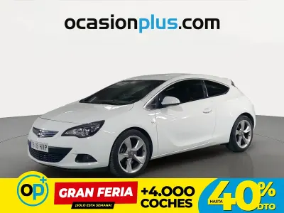 Usado Opel Astra GTC Sportive 131 CV (96 kW) 2014 Blanco Utilitario