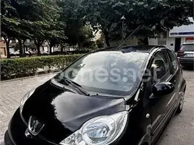 Usado Peugeot 107 68 CV (50 kW) 2006 Negro Utilitario