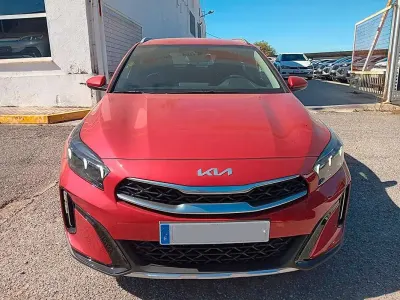 Nuevo Kia XCeed 101 CV (74 kW) 2025 Rojo SUV