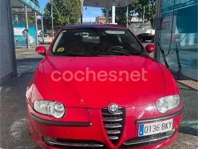 Usado Alfa Romeo 147 Progression 120 CV (88 kW) 2001 Rojo Utilitario