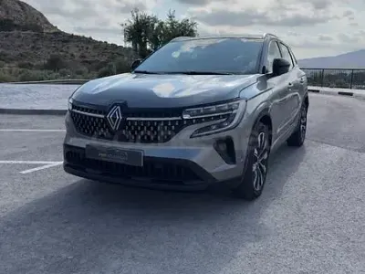 Usado Renault Austral Techno 140 CV (102 kW) 2024 Gris / plata SUV