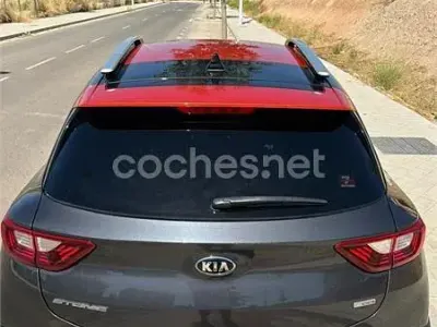Usado Kia Stonic 120 CV (88 kW) 2018 Gris / plata SUV