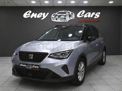 Usado Seat Arona Style 110 CV (80 kW) 2022 Gris / plata SUV