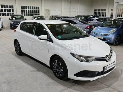 Usado Toyota Auris Active 90 CV (66 kW) 2016 Blanco Berlina
