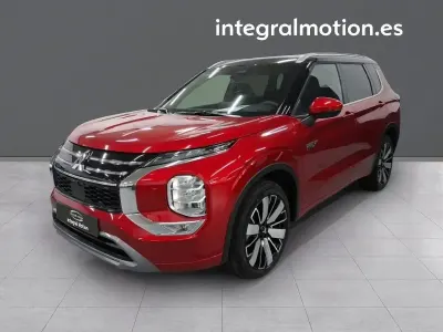 Usado Mitsubishi Outlander P-HEV 306 CV (225 kW) 2026 Rojo