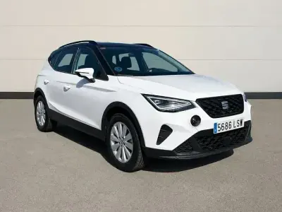 Usado Seat Arona Style Plus 110 CV (80 kW) 2021 Blanco SUV