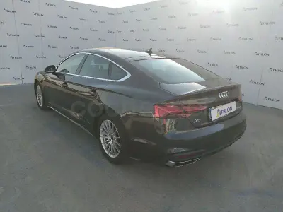 Usado Audi A5 Sportback Advanced Plus 163 CV (119 kW) 2022 Gris / plata Utilitario