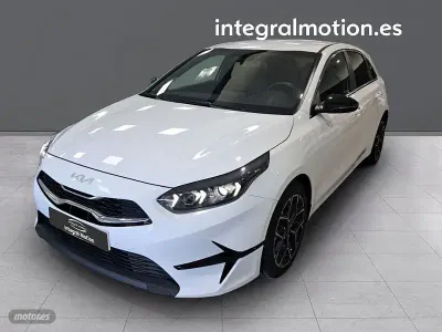 Usado Kia Ceed 100 CV (73 kW) 2025 Blanco Utilitario
