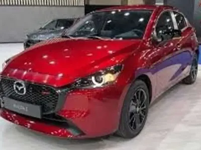 Usado Mazda 2 Homura-Line 90 CV (66 kW) 2022 Rojo Utilitario