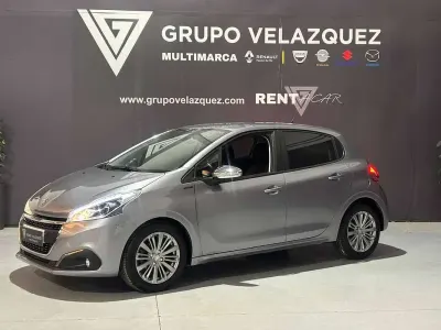 Usado Peugeot 208 Active 102 CV (75 kW) 2019 Gris Utilitario
