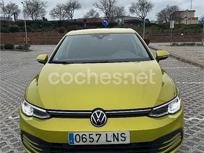 Usado VW Golf VIII Life 110 CV (80 kW) 2021 Amarillo Berlina