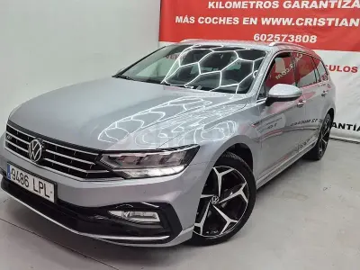 Usado VW Passat R-line 150 CV (110 kW) 2021 Gris / plata Familiar