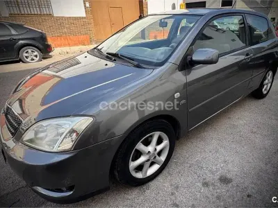 Usado Toyota Corolla Sol 90 CV (66 kW) 2002 Gris / plata Berlina