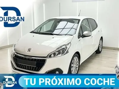 Usado Peugeot 208 Signature Sky 102 CV (75 kW) 2019 Blanco Utilitario