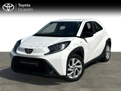 Usado Toyota Aygo X Play 72 CV (52 kW) 2023 Blanco SUV