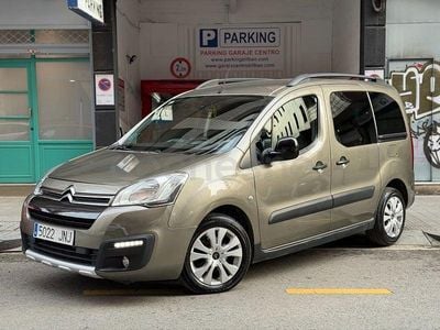 Usado Citroën Berlingo Feel 100 CV (73 kW) 2016 Marrón Monovolumen