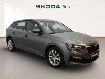 Usado Skoda Scala Ambition 95 CV (69 kW) 2022 Gris Utilitario