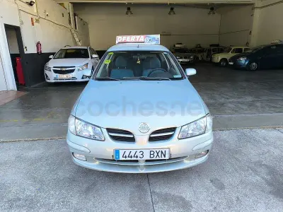 Usado Nissan Almera Tekna 98 CV (72 kW) 2002 Verde Berlina