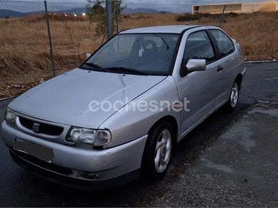 Gris / plata Usado 1998 Seat Cordoba Berlina | 1400 €