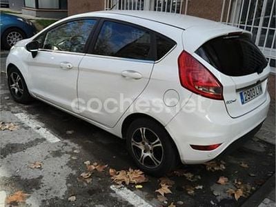 Blanco Usado 2011 Ford Fiesta Berlina | 5100 € (Precio justo)