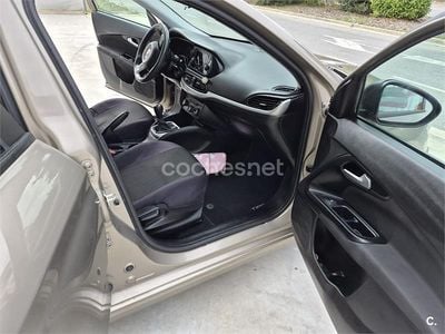 Usado Fiat Tipo Business 95 CV (69 kW) 2018 Beige Berlina