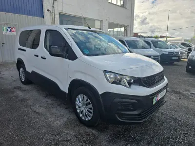 Usado Peugeot Rifter Active 100 CV (73 kW) 2021 Blanco Monovolumen