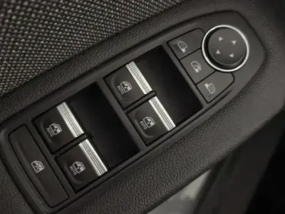 Usado Renault Captur Techno 100 CV (73 kW) 2025 Gris SUV