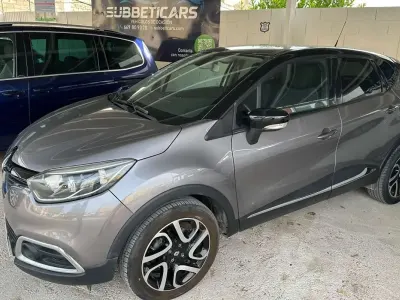 Usado Renault Captur Zen 110 CV (80 kW) 2015 Plateado SUV