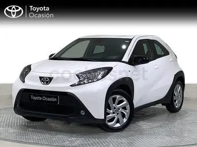 Usado Toyota Aygo X Play 72 CV (52 kW) 2024 Blanco SUV