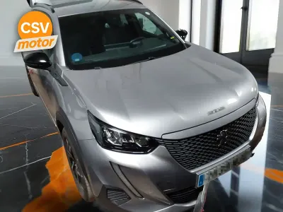 Usado Peugeot e-2008 Allure 100 kW (136 CV) 2023 Gris SUV