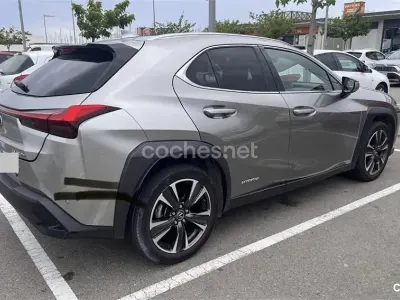 Usado Lexus UX Executive Line 184 CV (135 kW) 2020 Gris / plata SUV
