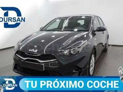 Usado Kia Ceed 120 CV (88 kW) 2023 Gris / plata Utilitario
