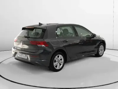 Käytetty VW Golf VIII 116 HP (85 kW) 2022 Harmaa Sedan