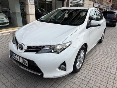 Usado Toyota Auris Active 132 CV (97 kW) 2014 Blanco Berlina