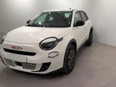 Usado Fiat 600E Red 114 kW (156 CV) 2024 Blanco