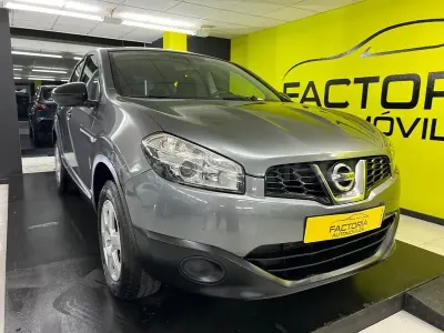 Usado Nissan Qashqai Acenta 110 CV (80 kW) 2011 Gris / plata SUV