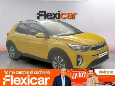 Usado Kia Stonic 100 CV (73 kW) 2022 Amarillo SUV