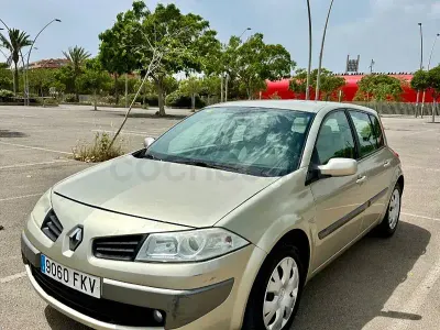 Usado Renault Mégane Dynamique 150 CV (110 kW) 2007 Beige Berlina