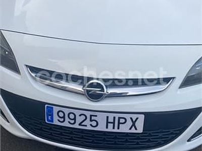 Usado Opel Astra Selective 115 CV (84 kW) 2013 Blanco Familiar