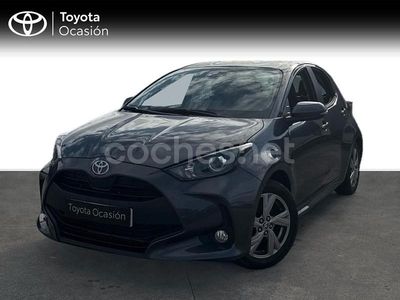 Gris / plata Usado 2024 Toyota Yaris Hybrid Active Berlina | 23.490 € (Un poco caro)