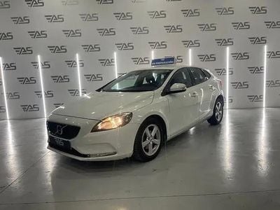 Begagnad Volvo V40 Momentum 120 HK (88 kW) 2018 Vit Sedan