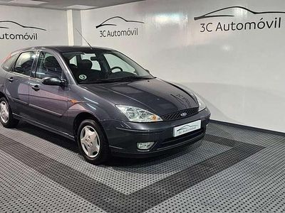 Usado Ford Focus Ambiente 99 CV (72 kW) 2004 Gris Berlina
