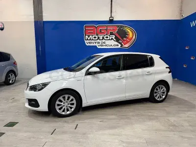 Usado Peugeot 308 Style 130 CV (95 kW) 2019 Blanco Berlina