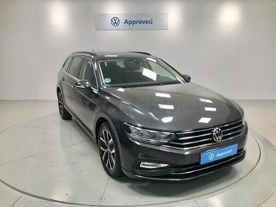 Usado VW Passat Executive 150 CV (110 kW) 2022 Gris / plata Familiar